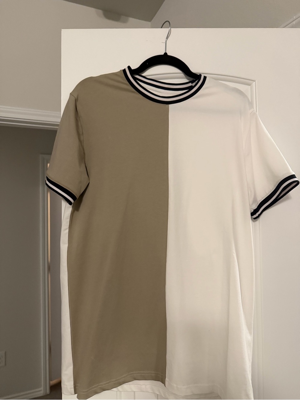 Fashion Nova Men Colorblock Short Sleeve T-Shirt - Khaki & White